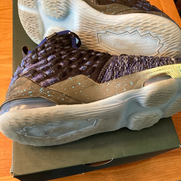 Nike Black Multi basketball shoe.  Size 6.5 Youth - Picture 5 of 9